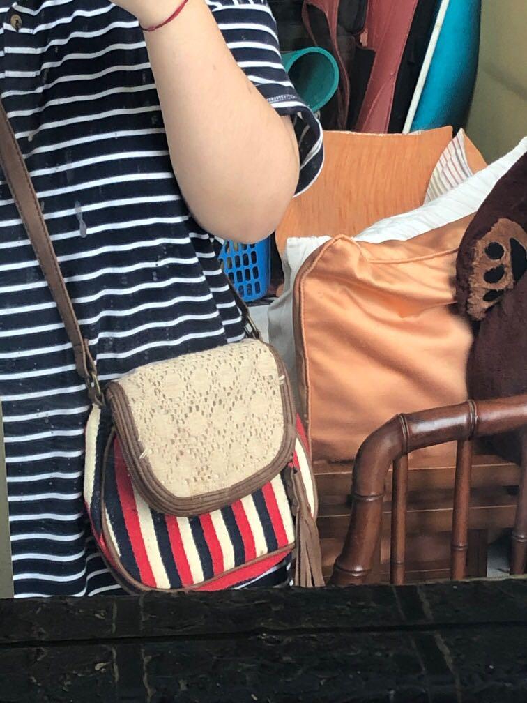American eagle sling bag top