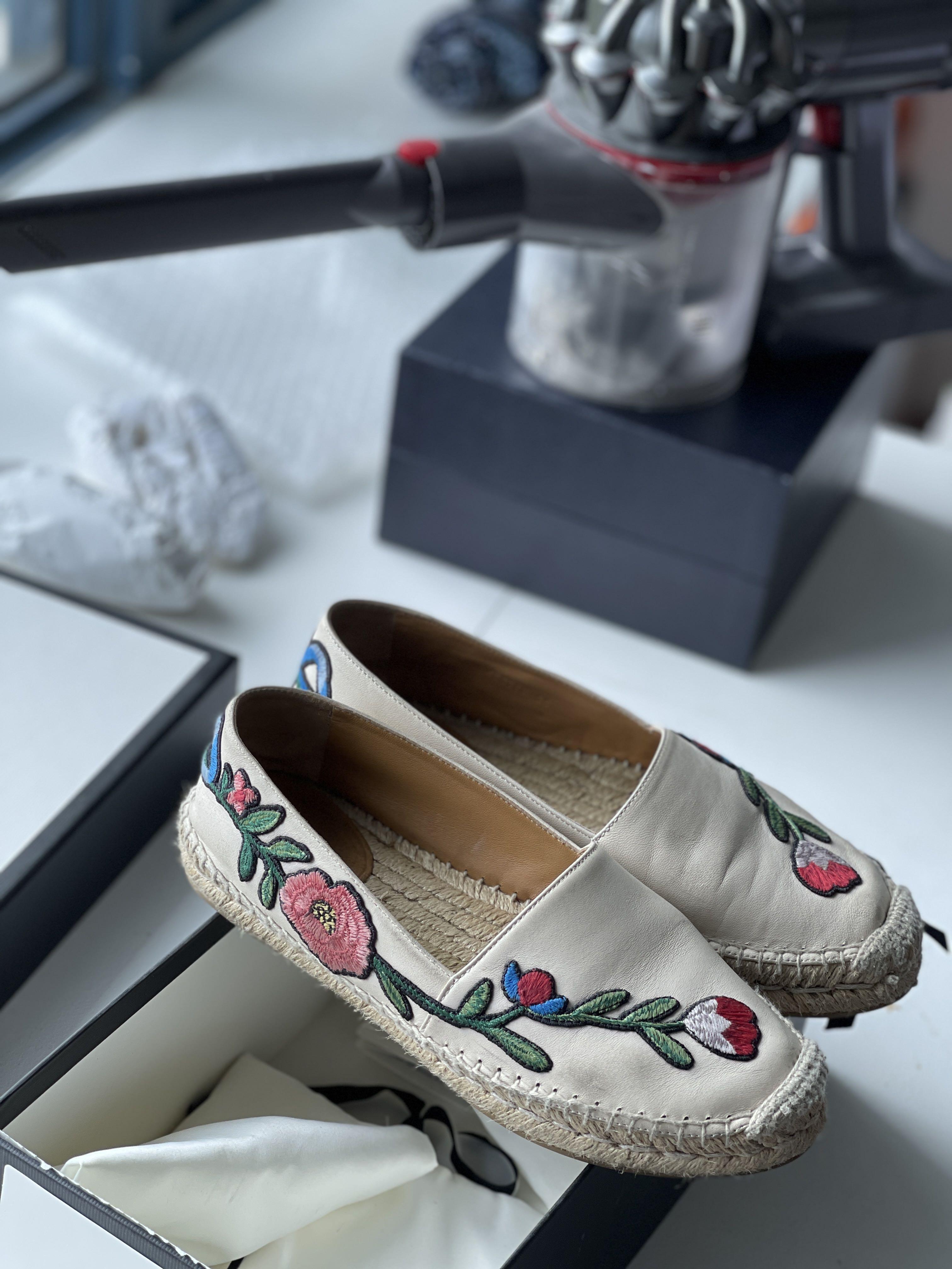Authentic Gucci Espadrille (Category: Flats & Sandals) located in Taguig. Submitted by hellofritzi (Listing ID 1141742869, Image 2). Description: Size 36 comes complete Well used excellent condition guaranteed authentic Gucci Espadrille ❤️ Good for walking and shopping Will not hurt your feet, I PROMISE!! The inside soles are buttery smooth from calf leather. Ideal for size 36, true size 6 Rfs: too much! 🥺.