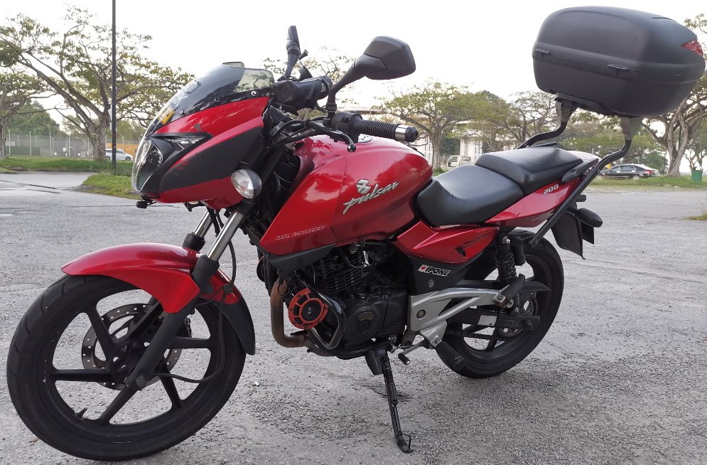 Pulsar bajaj outlet 200 cc