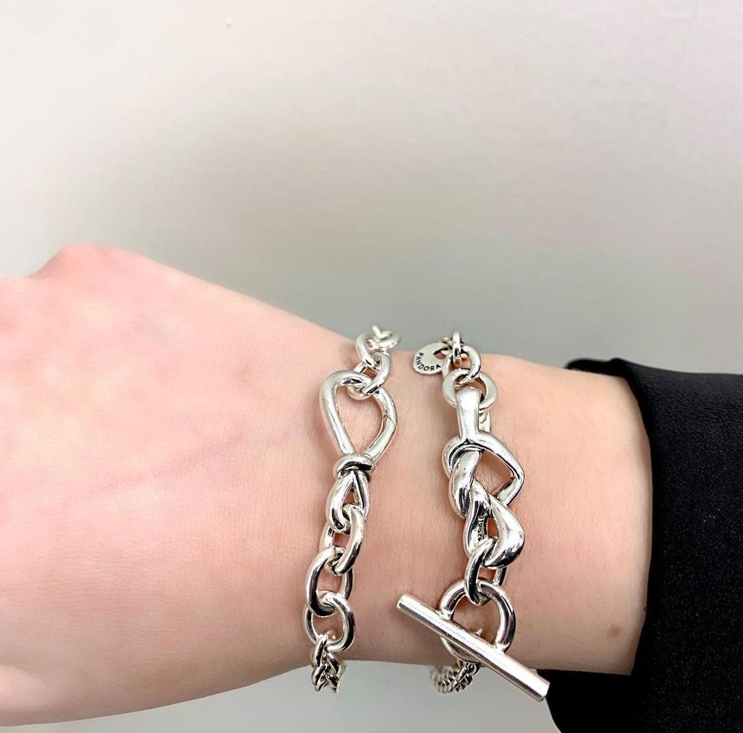 Knotted heart sale armband