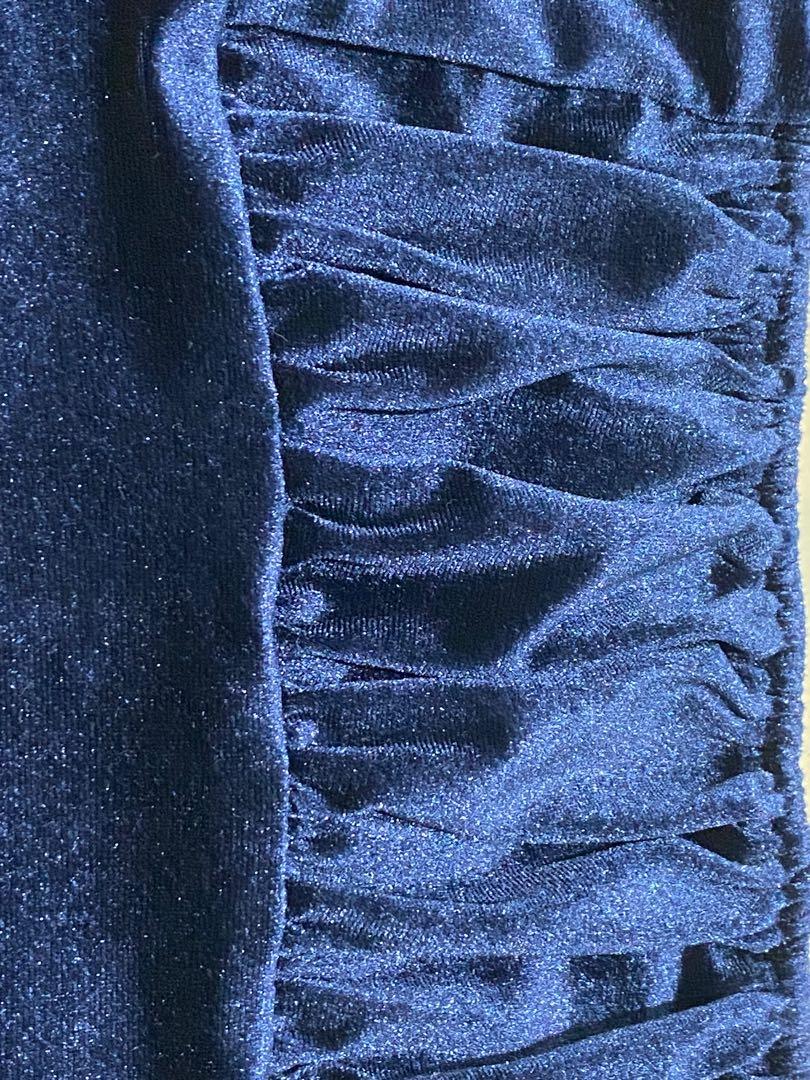 Blue Velvet Corset Crop Top (Category: Sleeveless) located in Manila. Submitted by wavey.closet (Listing ID 1141855838, Image 3). Description: • never used, only kept in storage • fabric is really nice ! • can fit s-m (s on tag) • top is rly cute, perfect on its own or w layering • mop: gcash // bdo.