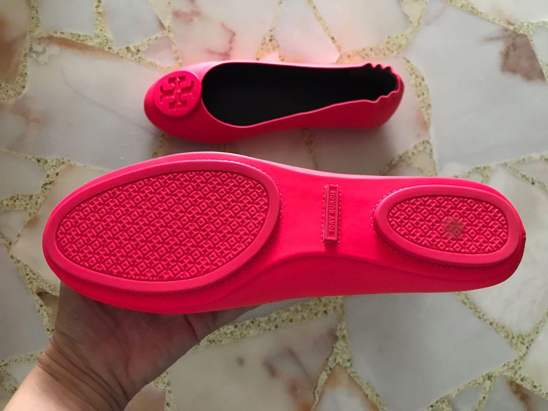 Brand New Tory Burch Minnie Travel Ballet Flats Neon Pink 8, Luxury,  Sneakers & Footwear on Carousell