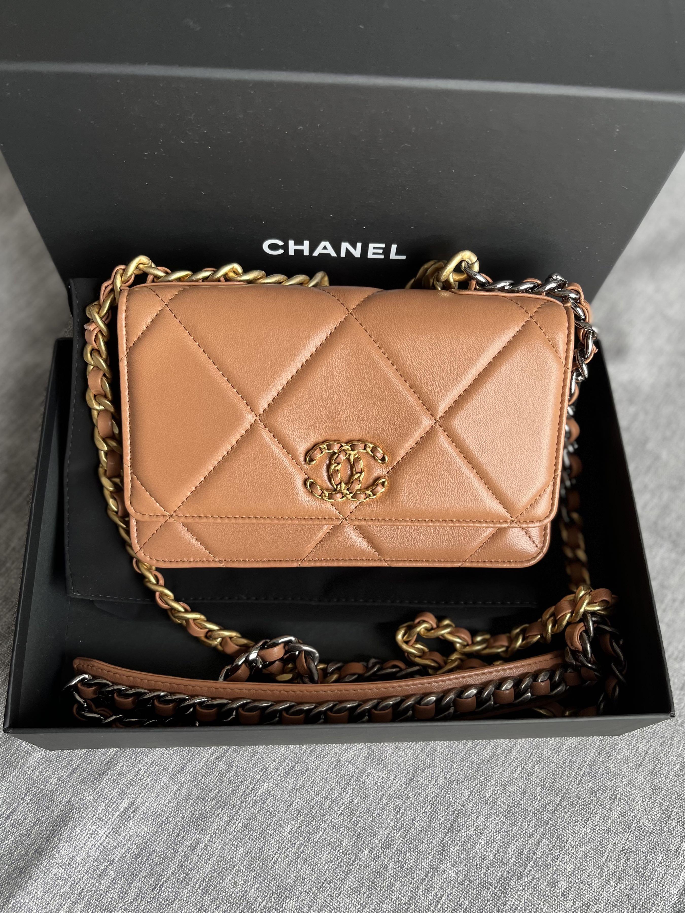 Authentic C h a n e l 19, Wallet On Chain, Caramel Lamb, Series 31