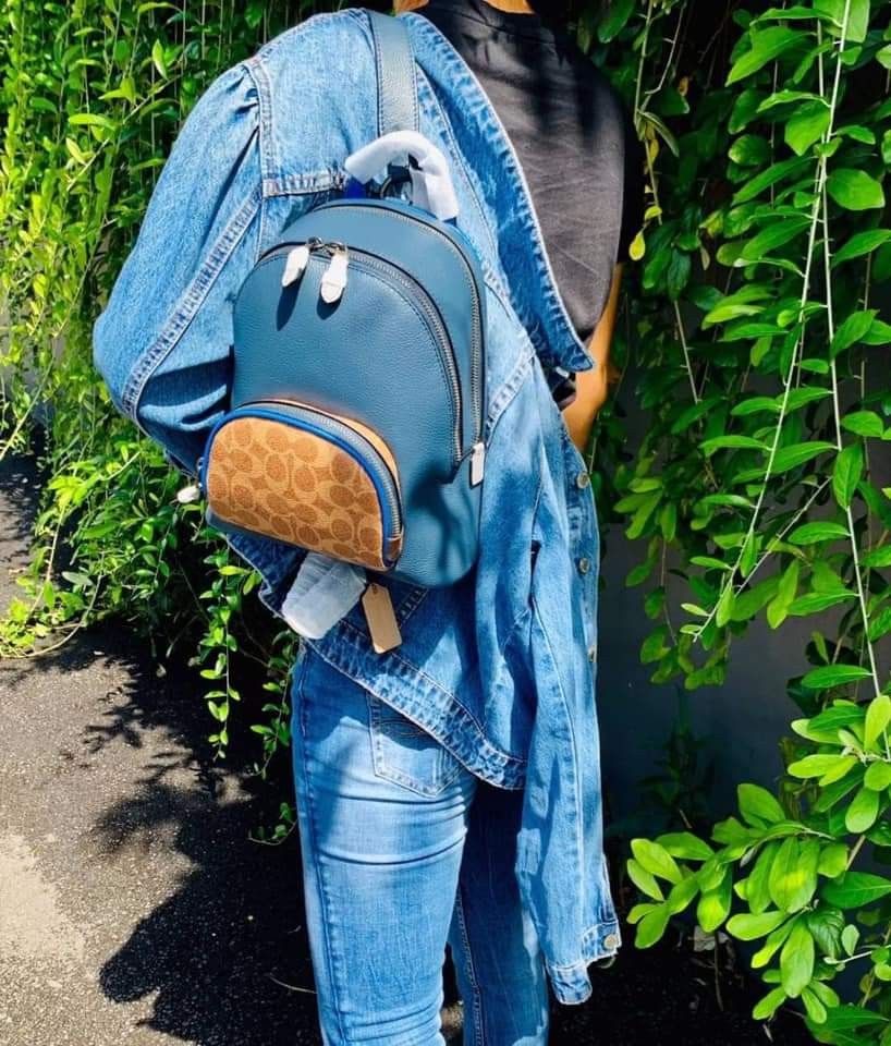 Coach carrie best sale 23