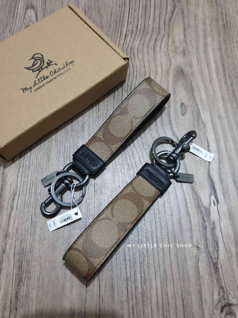 Coach large loop key fob signature canvas tan, Men's Fashion, Watches &  Accessories, Accessory Holder, Box & Organizers on Carousell