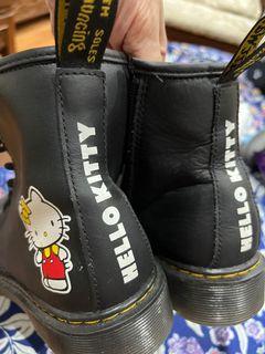 Dr Martens Authentic Hello Kitty Original