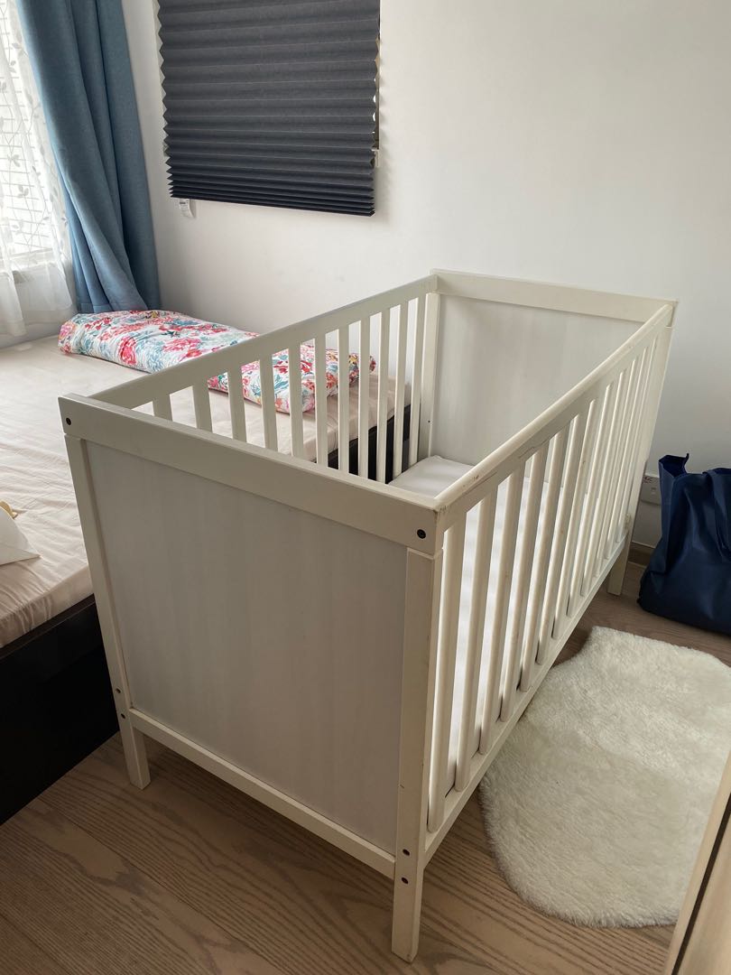 Ikea Sundvik Cot / Crib (White color) with mattress, 兒童＆孕婦用品, 兒童傢具, 兒童傢具 嬰兒床 Carousell
