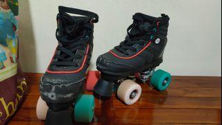Kids size 32 roller skates (to bless)