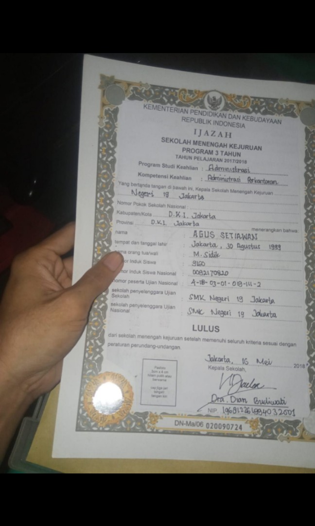 Menerima pembuatan ijazah dll