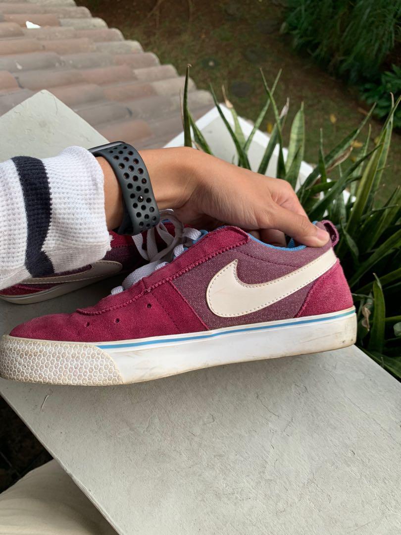 Sneaker NIKE SB DUNK LOW SZ 41, Fesyen Pria, Sepatu , Sneakers di Carousell