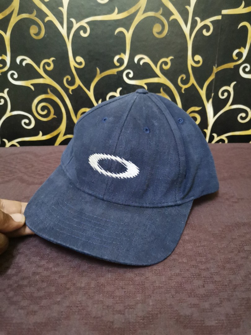 Oakley usa, Men's Fashion, Watches & Accessories, Cap & Hats on Carousell