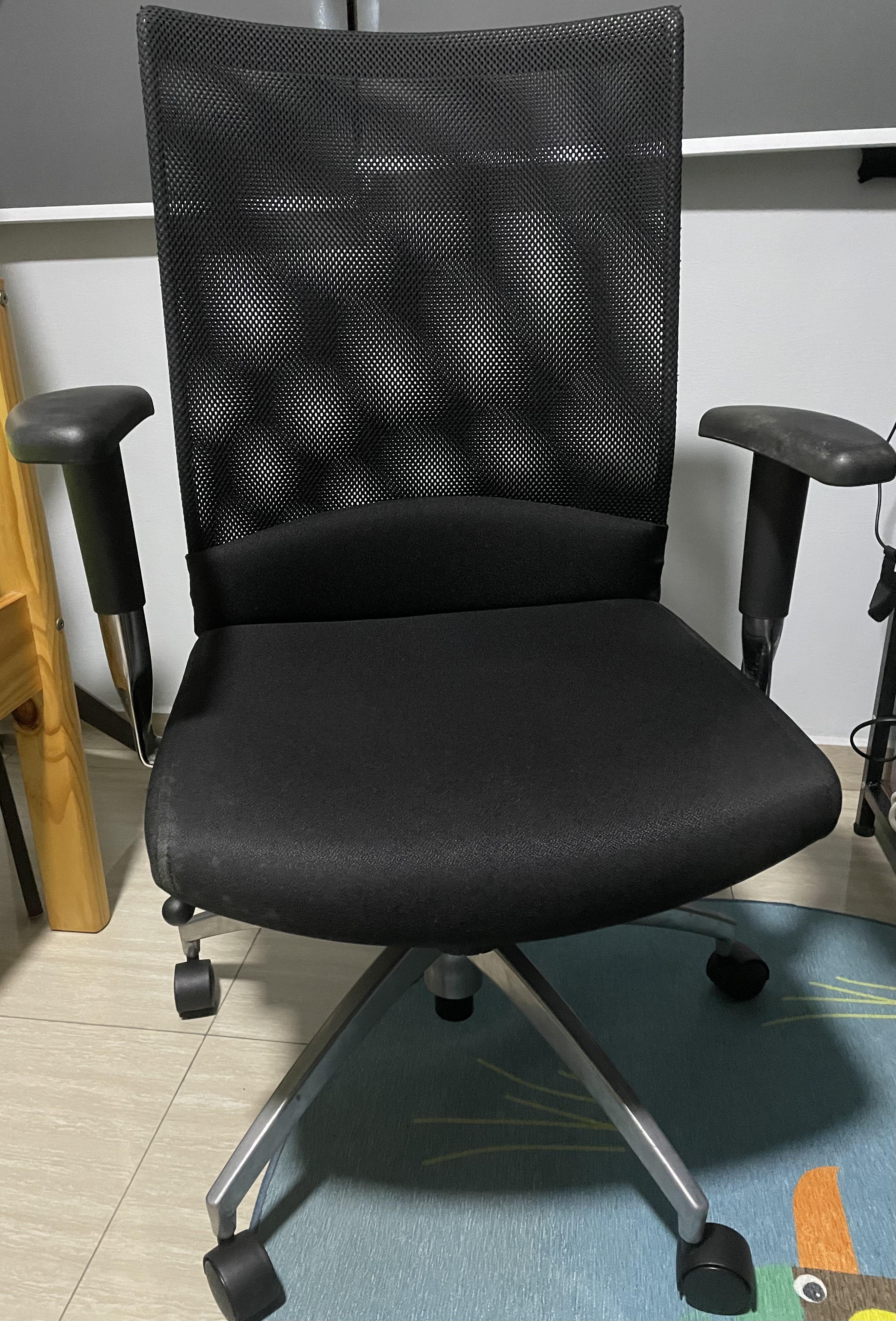 Wire mesh office store chair