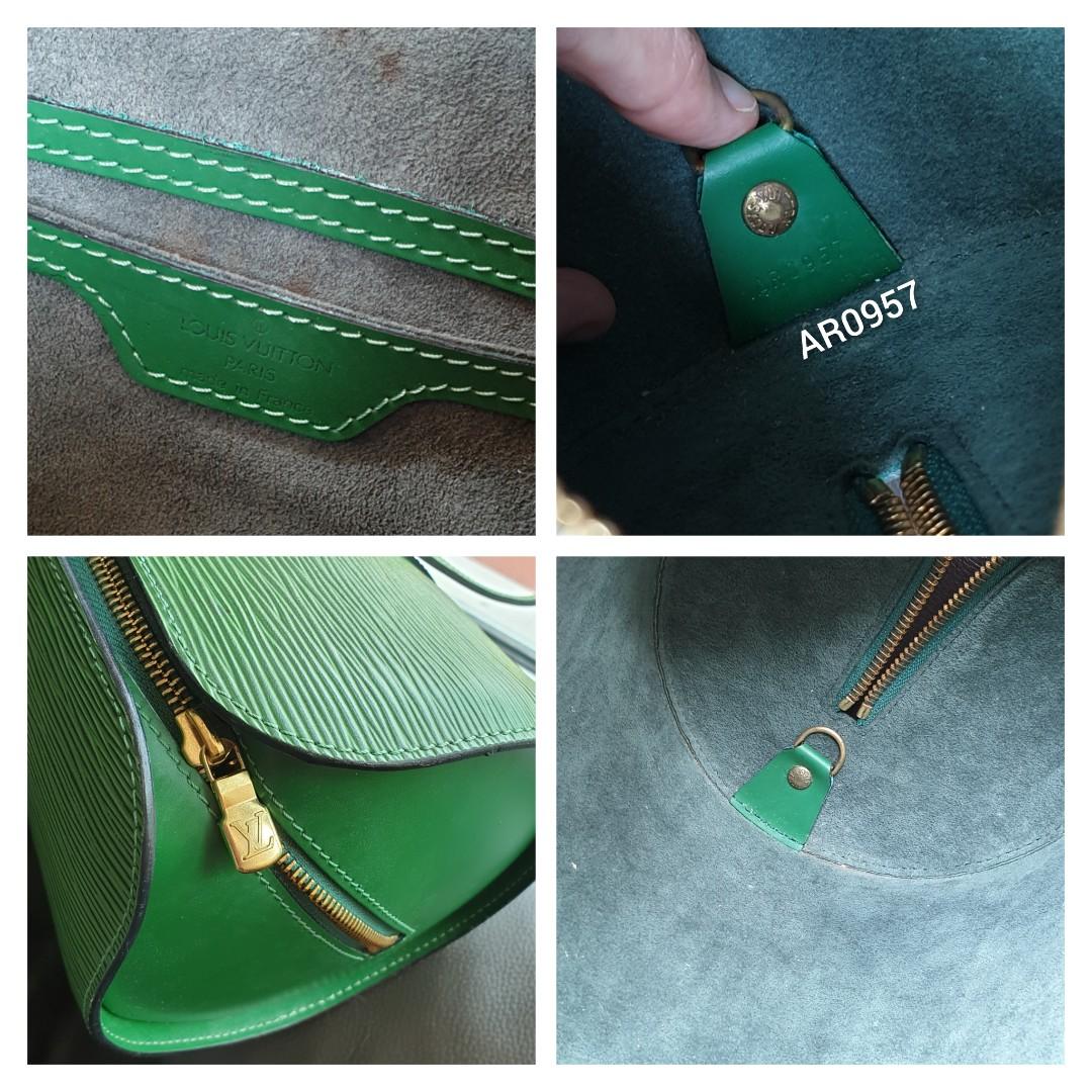 Vintage 90s LOUIS VUITTON LV Logo Green Epi Leather Pochette 