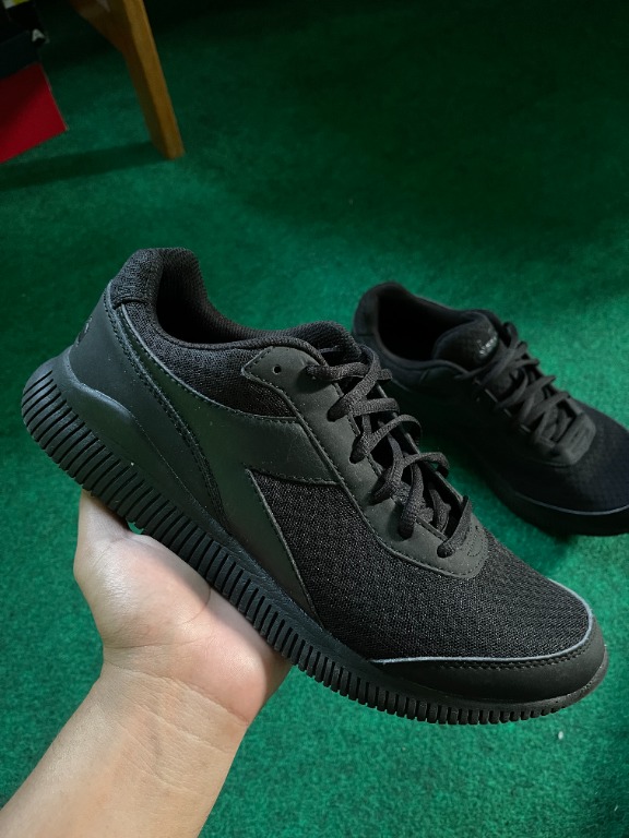 Sepatu diadora shop full black