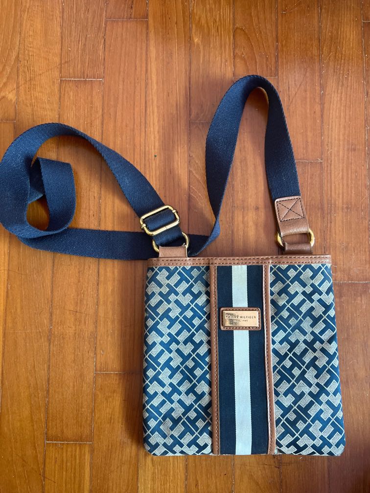 tommy hilfiger crossbody handbags