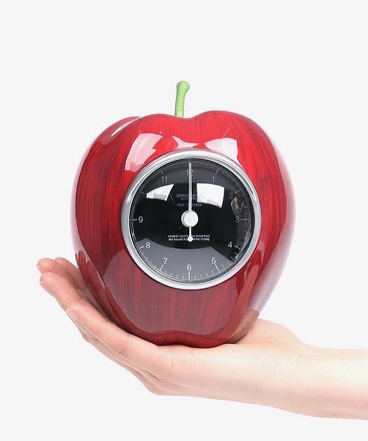 【新品未使用】GILAPPLE CLOCK/UNDERCOVER New UNDERCOVER X MEDICOMTOY JUN TAKAHASHI GILAPPLE CLOCK