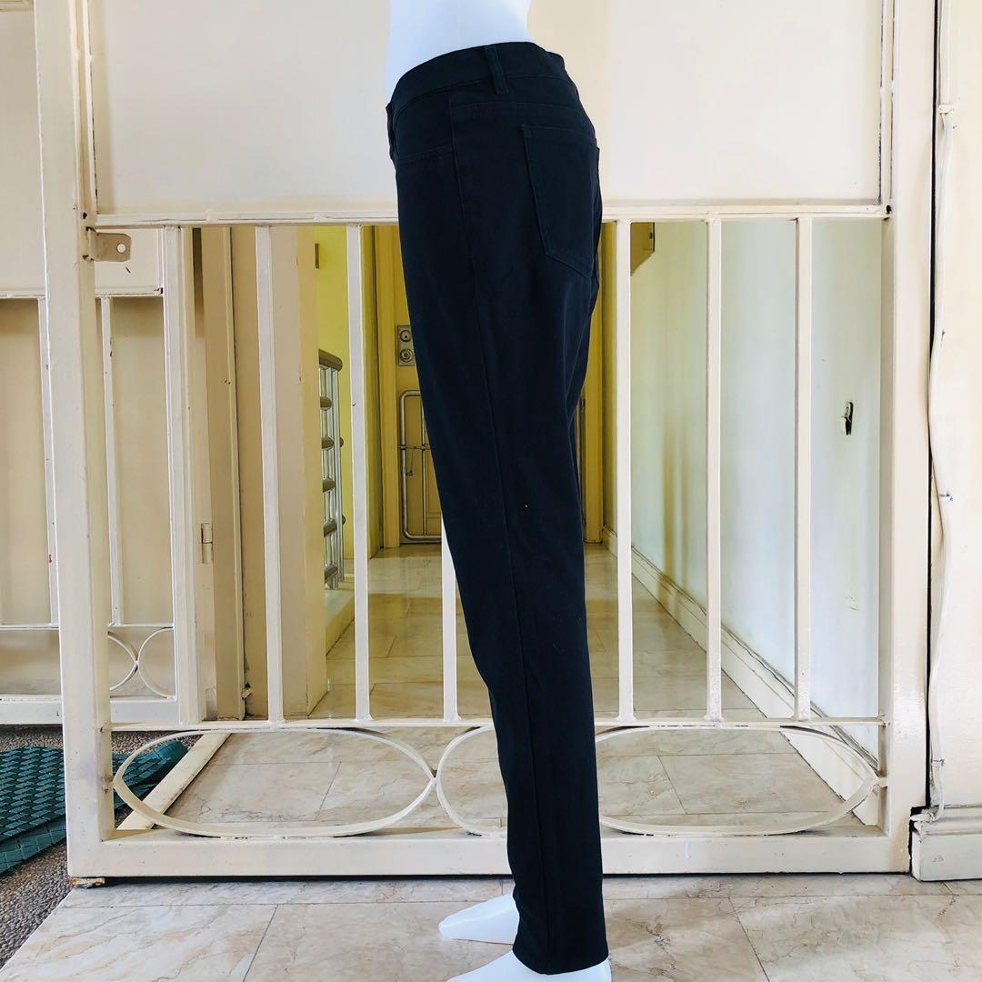 Uniqlo Ultra Stretch Leggings Pants, Women's Fashion, Bottoms, Other  Bottoms on Carousell