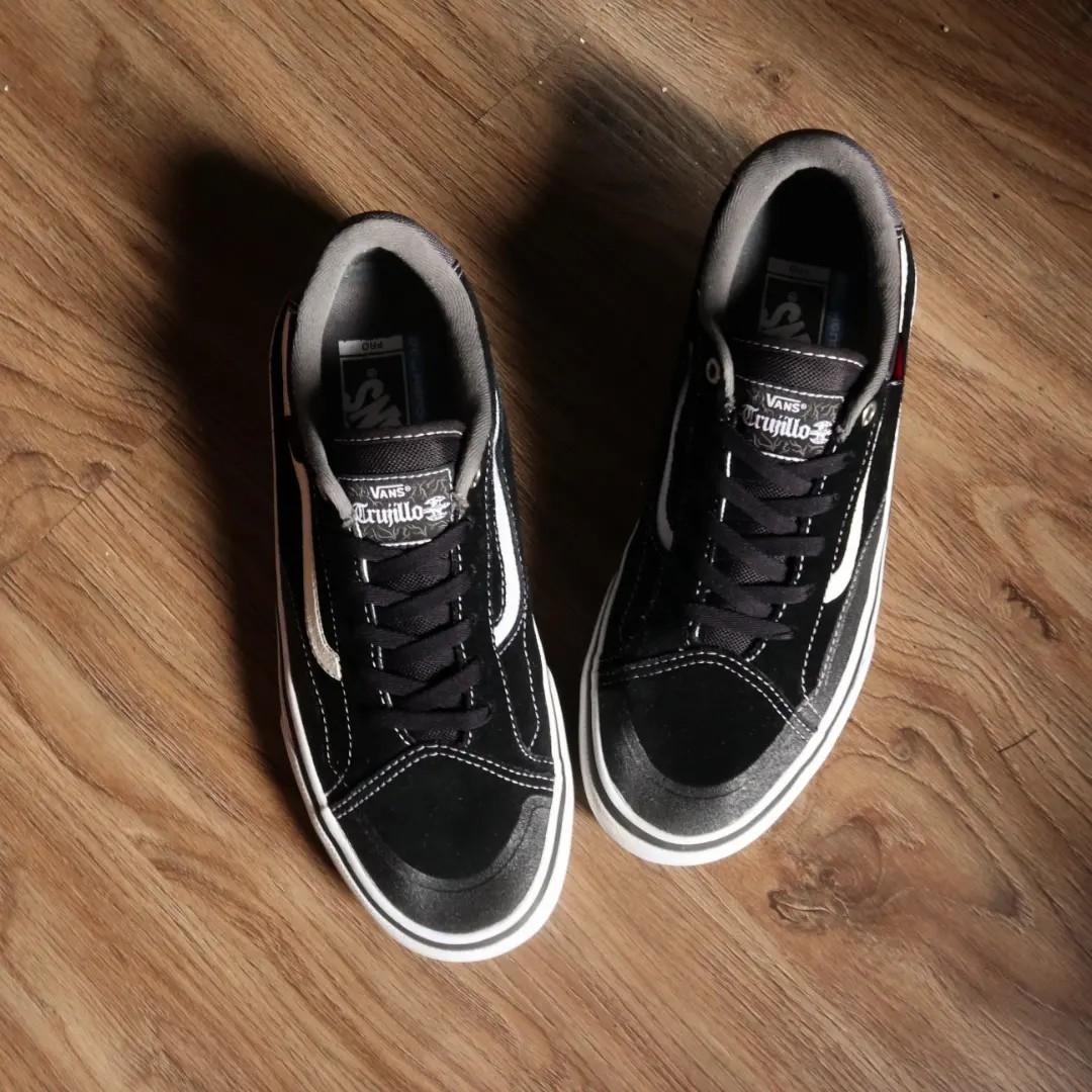 VANS TNT TRUJILLO PRO ADVANCED PROTOTYPE BLACK WHITE, Fesyen Pria, Sepatu ,  Sneakers di Carousell