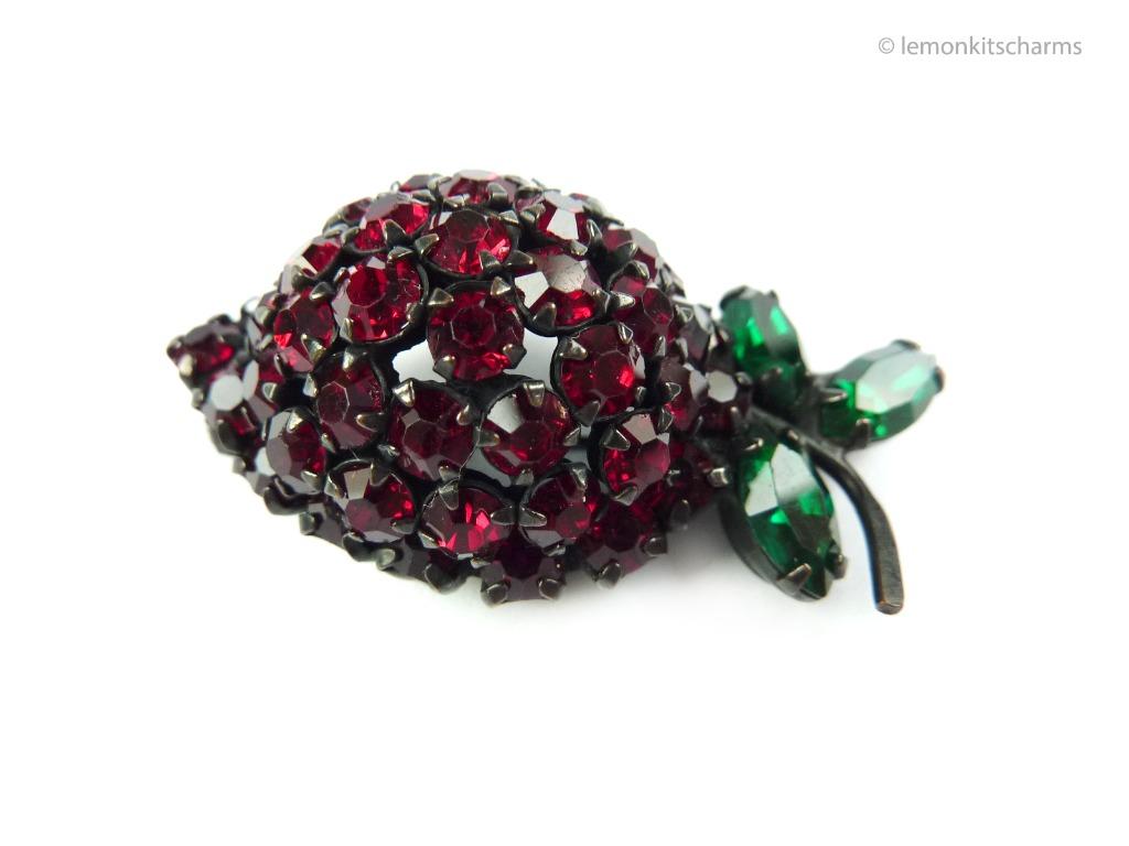 Vintage 1960s Warner Rhinestone Strawberry Brooch bh808 ci