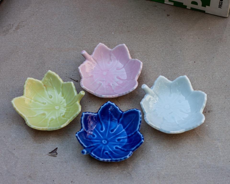 020522-19 leaf design soy dish (Category: Other Kitchenware & Tableware) located in Quezon City. Submitted by madiscollectibles (Listing ID 1141915432, Image 2). Description: Diameter: 3" Height: 1" ✅ ✅📦Shipping of FRAGILE items at buyers risk. ➡️Loose ➡️in good condition Price: 290/set.