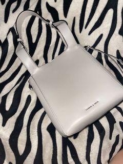 charles and keith slouchy sling bolsa