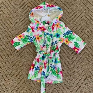(Category: ) located in . Submitted by fashionmind21 (Listing ID 1141900261, Image 1). Description: .