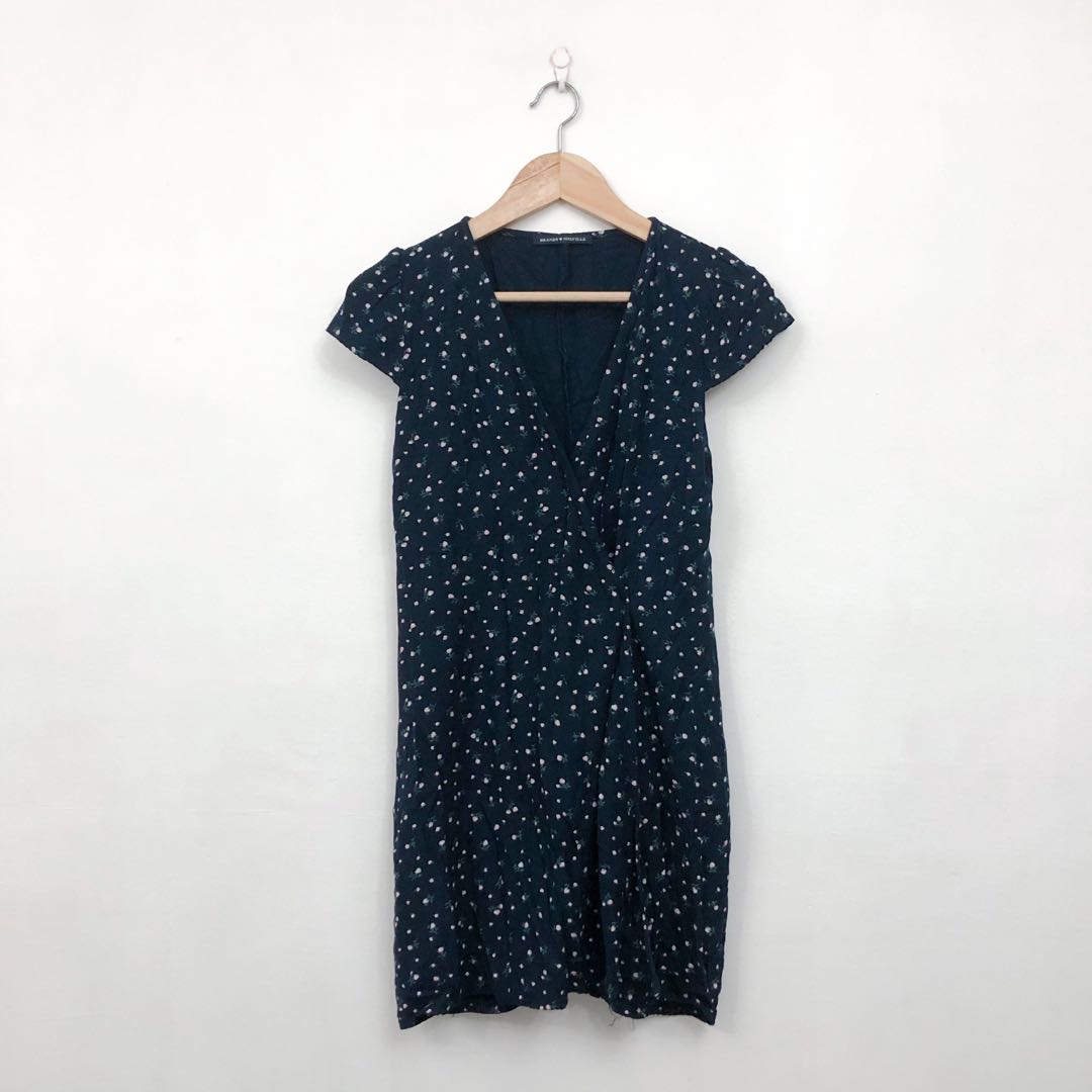 Brandy melville robbie dress in navy blue with white florals, Women's