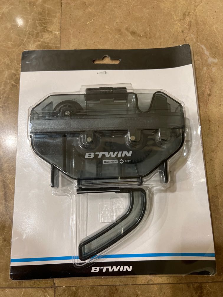Decathlon BTWIN bike chain cleaner, Sports Equipment, Bicycles & Parts