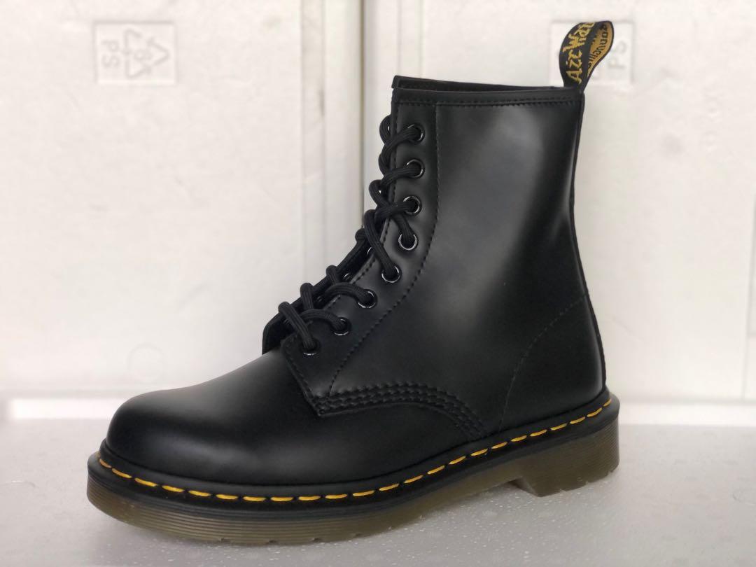 Dr martens -1460 -black smooth-Uk5-Eu38, Men's Fashion, Footwear, Boots on  Carousell