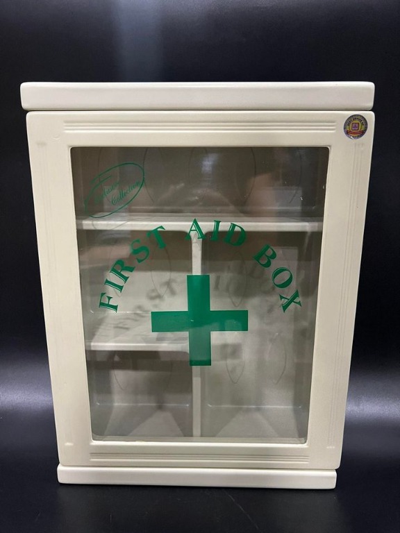 FIRST AID KIT MEDICINE BOX Health & Nutrition, Medical