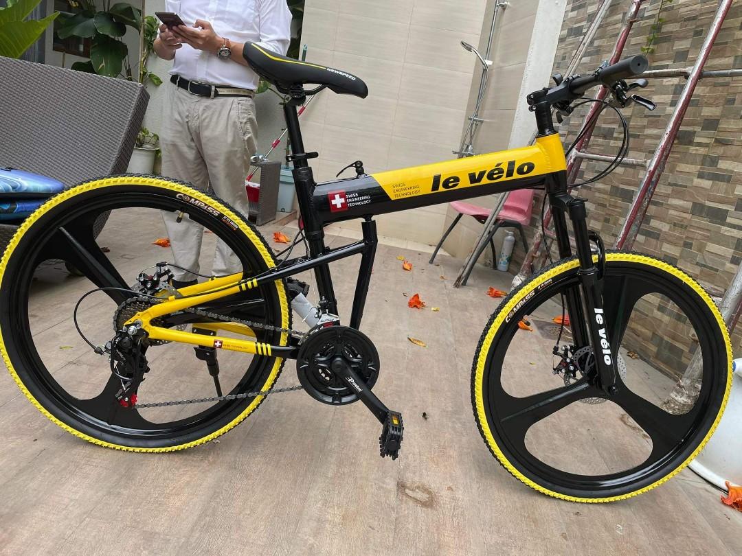 Foldable Pure alloy mountain bike. All original Shimano parts