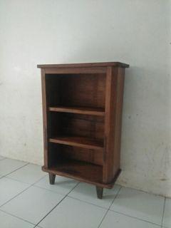 Lemari buku jati tua antik