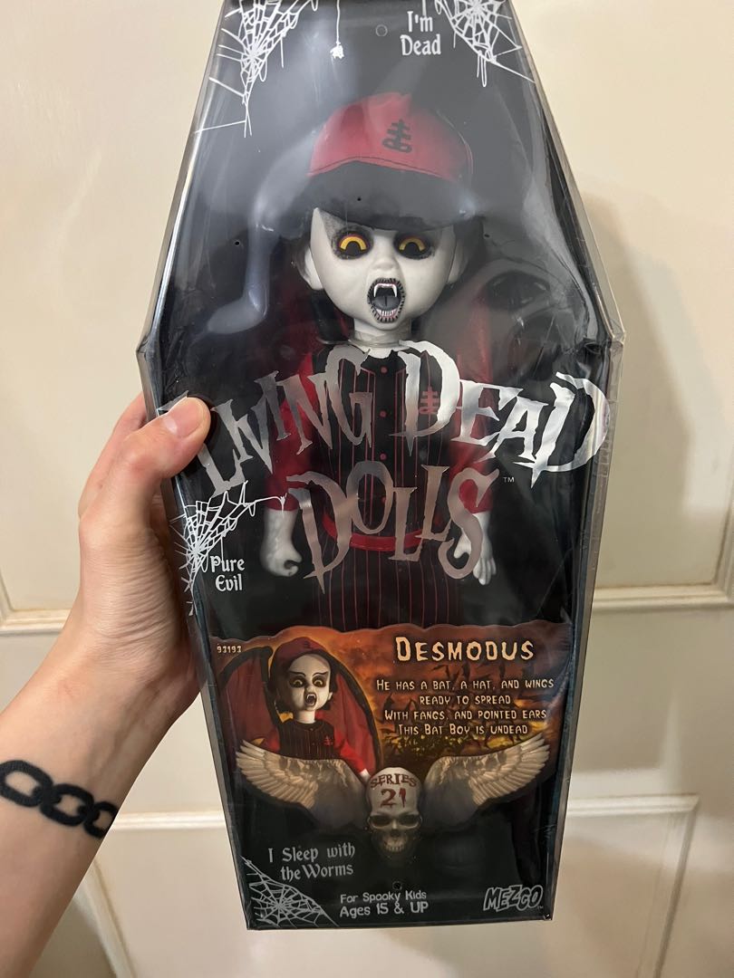 Living dead dolls series 21 clearance