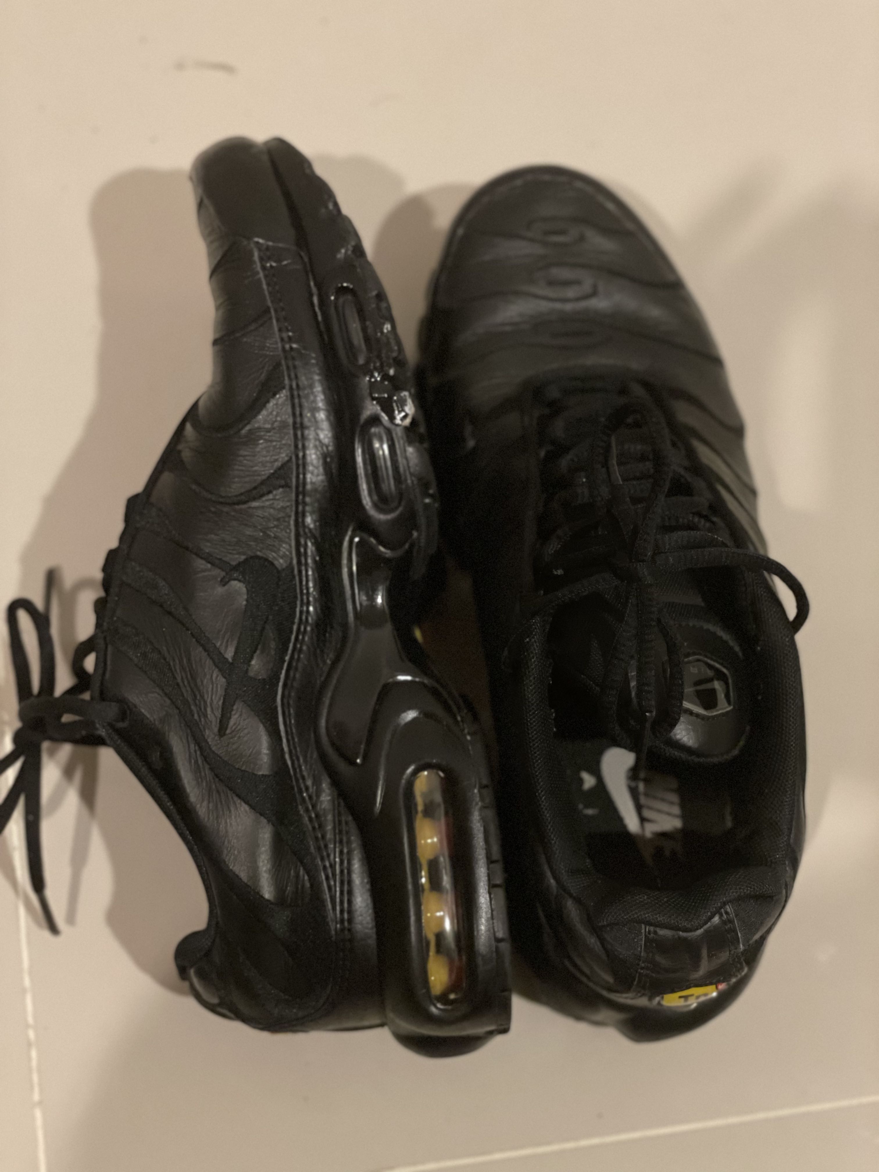 Triple black tns nike sales