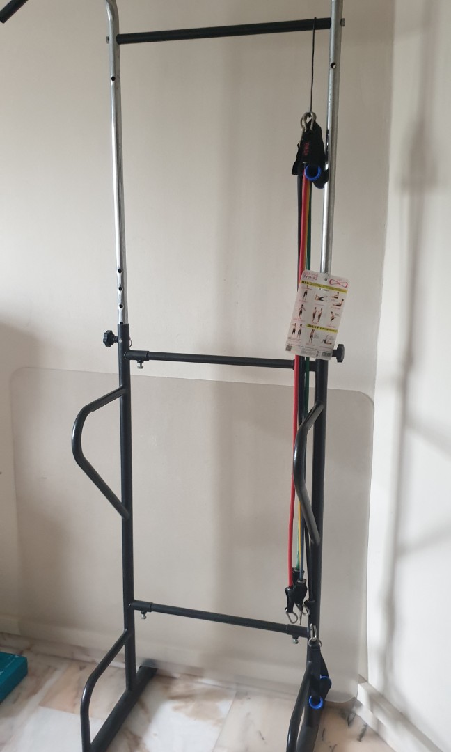 Portable freestanding online pull up bar
