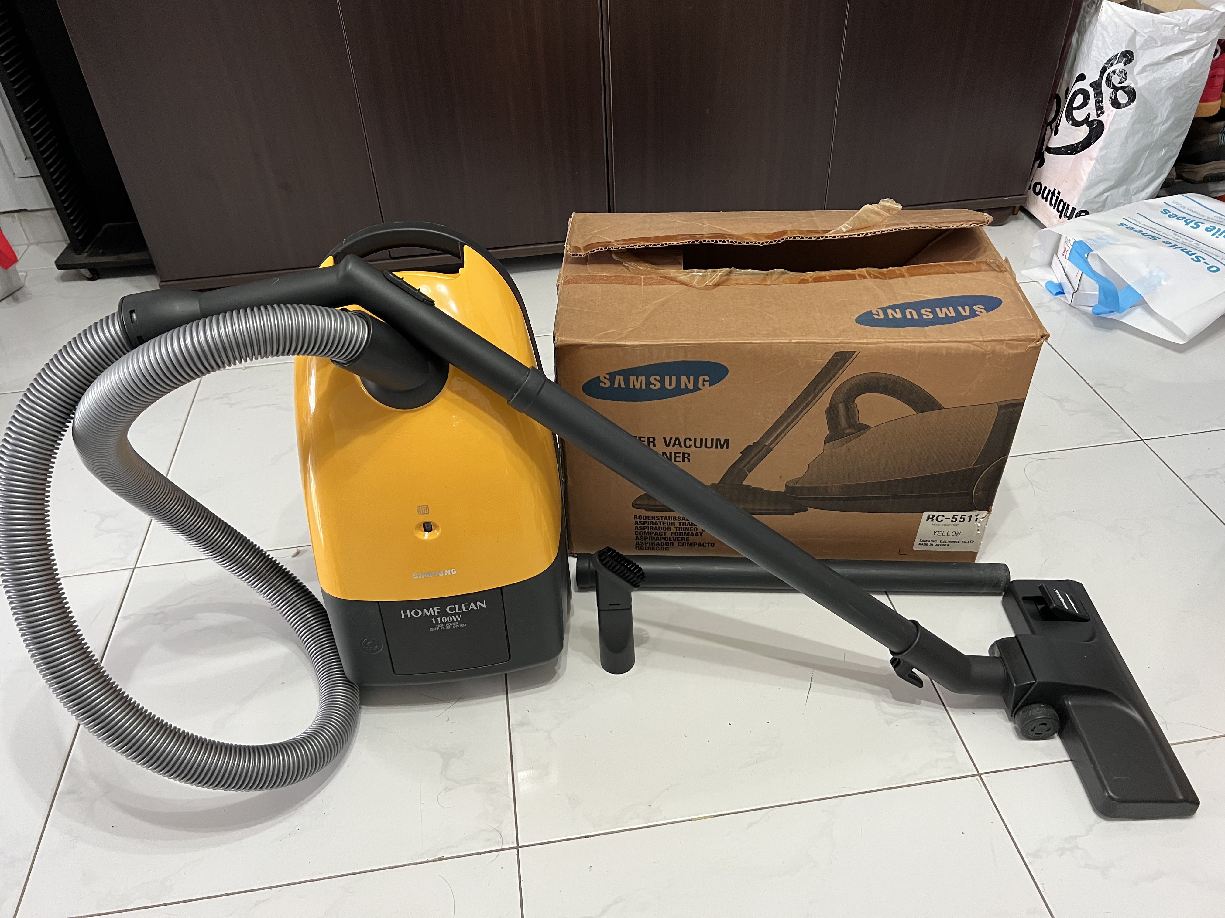 Samsung Canister Vacuum Cleaner RC 5511, TV & Home Appliances, Vacuum