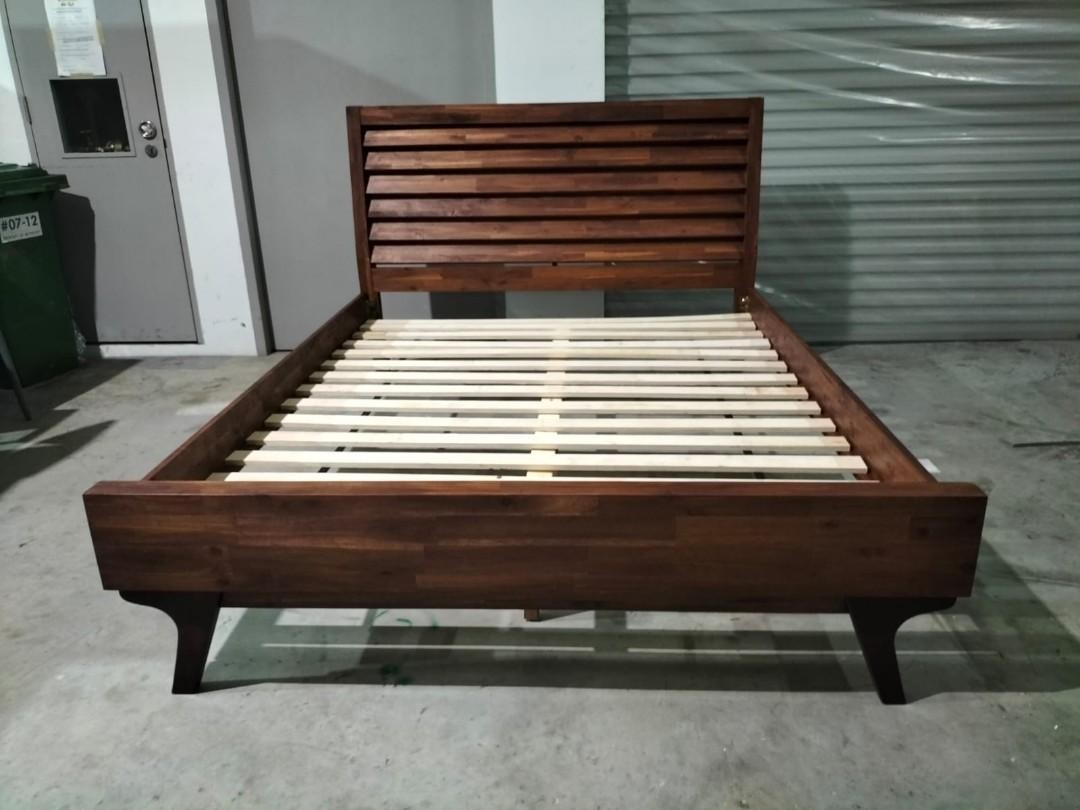 SIENTA Acacia Wood Queen Bedframe, Furniture & Home Living, Furniture, Bed Frames & Mattresses