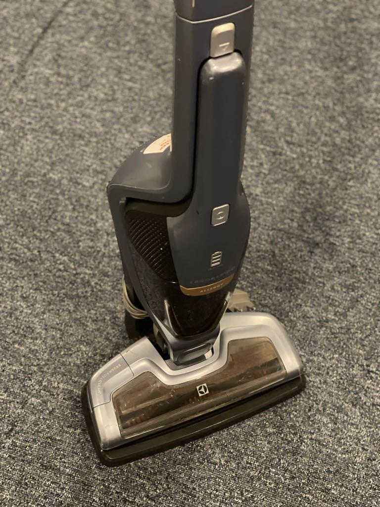 吸尘器 ELECTROLUX ZB3411 HANDSTICK VACUUM CLEANER (18V) 2IN1 ERGORAPIDO POWERPRO, TV & Home