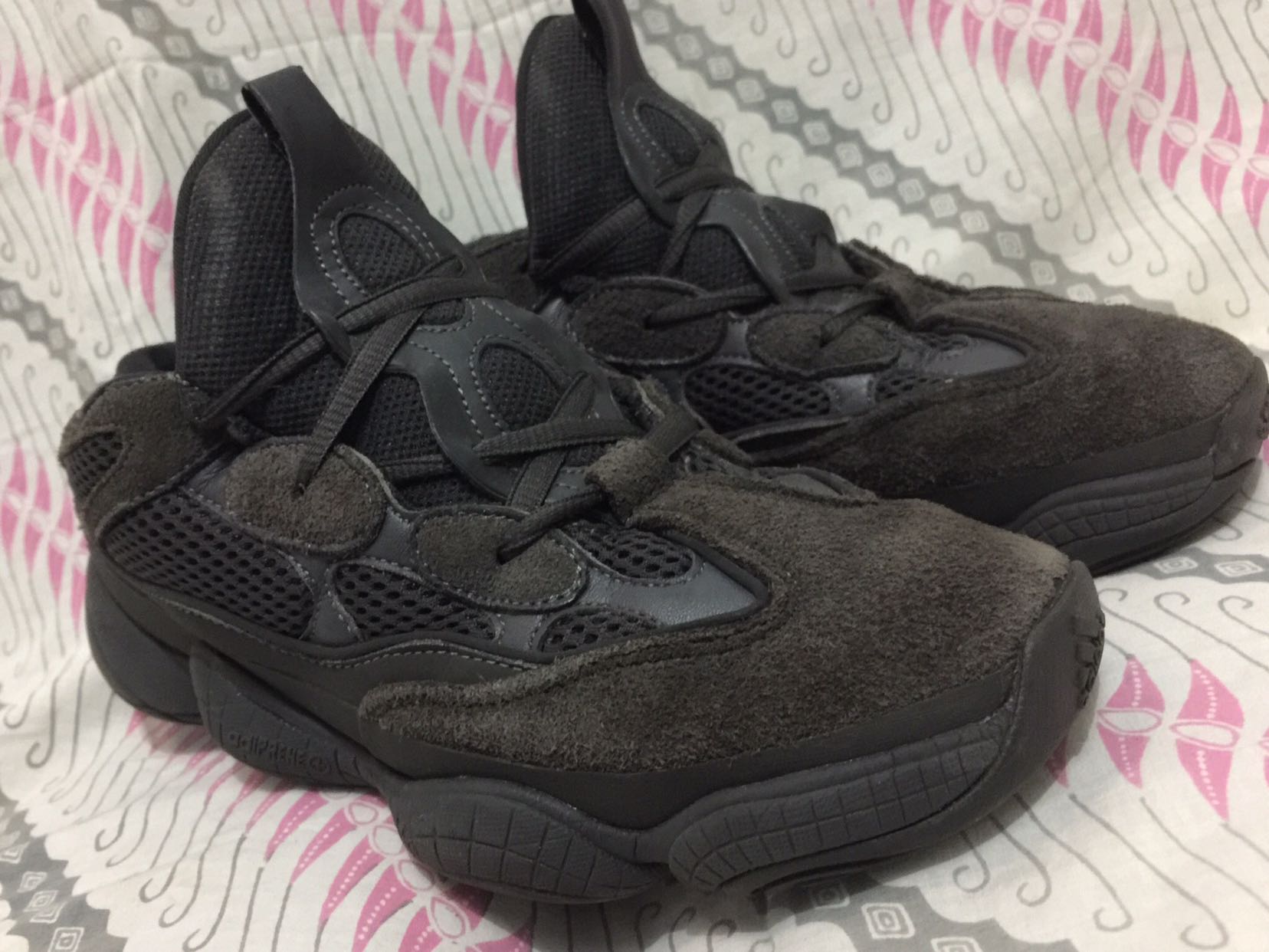mens black yeezy sneakers