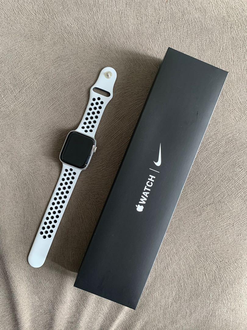Apple Watch SE Nike (44mm), Men's Fashion, Watches \u0026 Accessories, Watches  on Carousell