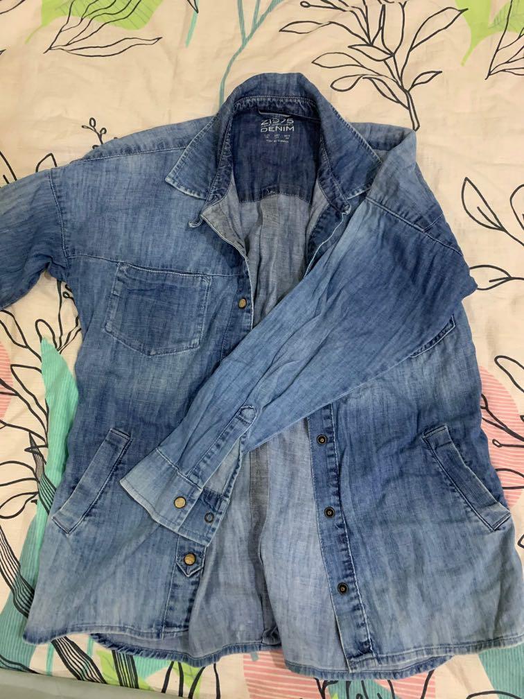 Authentic Zara basic denim (Category: Coats, Jackets and Outerwear) located in Banting. Submitted by jaycc (Listing ID 1142267298, Image 1). Description: Postage 8.