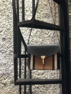 Burbe3rry macken house check crossbody premium small hitam
