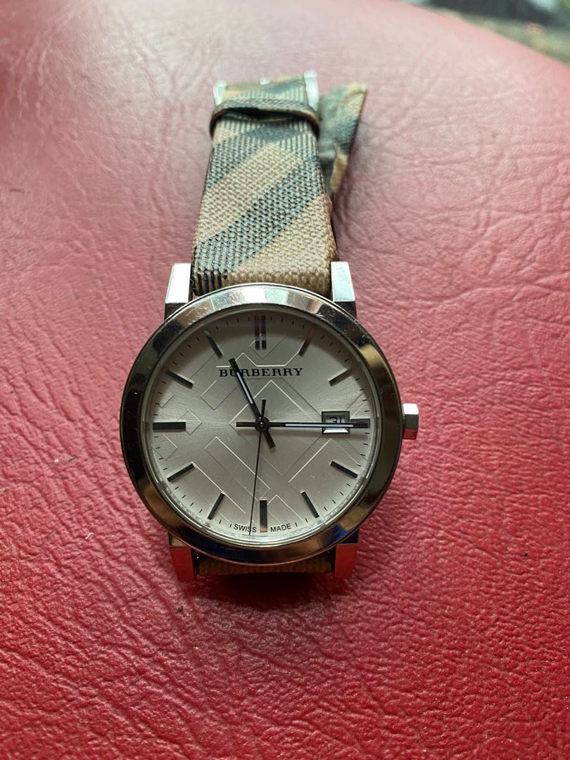 Burberry sales watch 9025