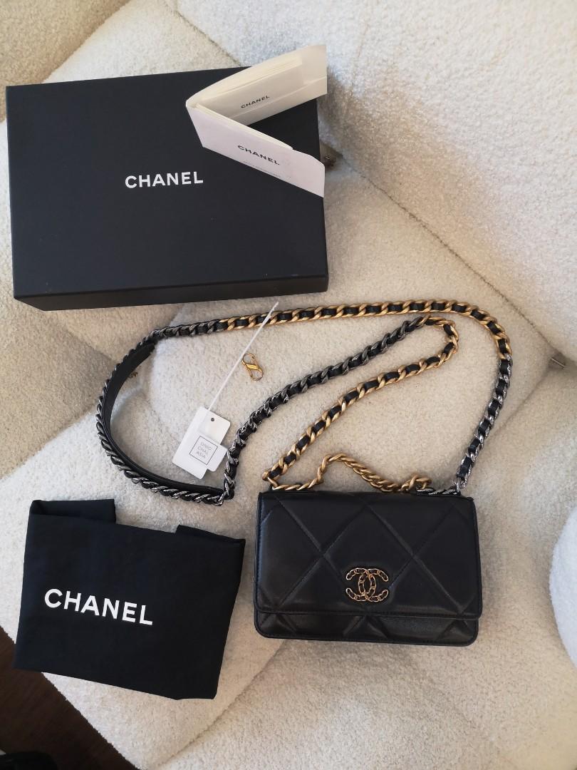 Chanel 19 Zip Wallet Small, Black Lambskin with Gold Hardware, Preowned in  Box WA001 - Julia Rose Boston