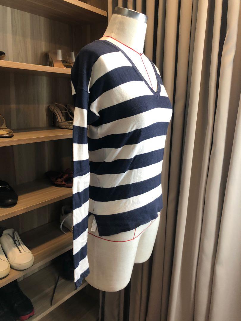 Classic Blue Stripe Pullover (Category: Longsleeves) located in Las Pinas. Submitted by kber12 (Listing ID 1142158307, Image 2). Description: .