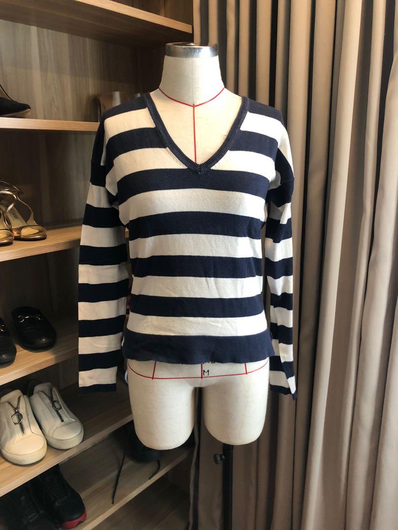 Classic Blue Stripe Pullover (Category: Longsleeves) located in Las Pinas. Submitted by kber12 (Listing ID 1142158307, Image 1). Description: .