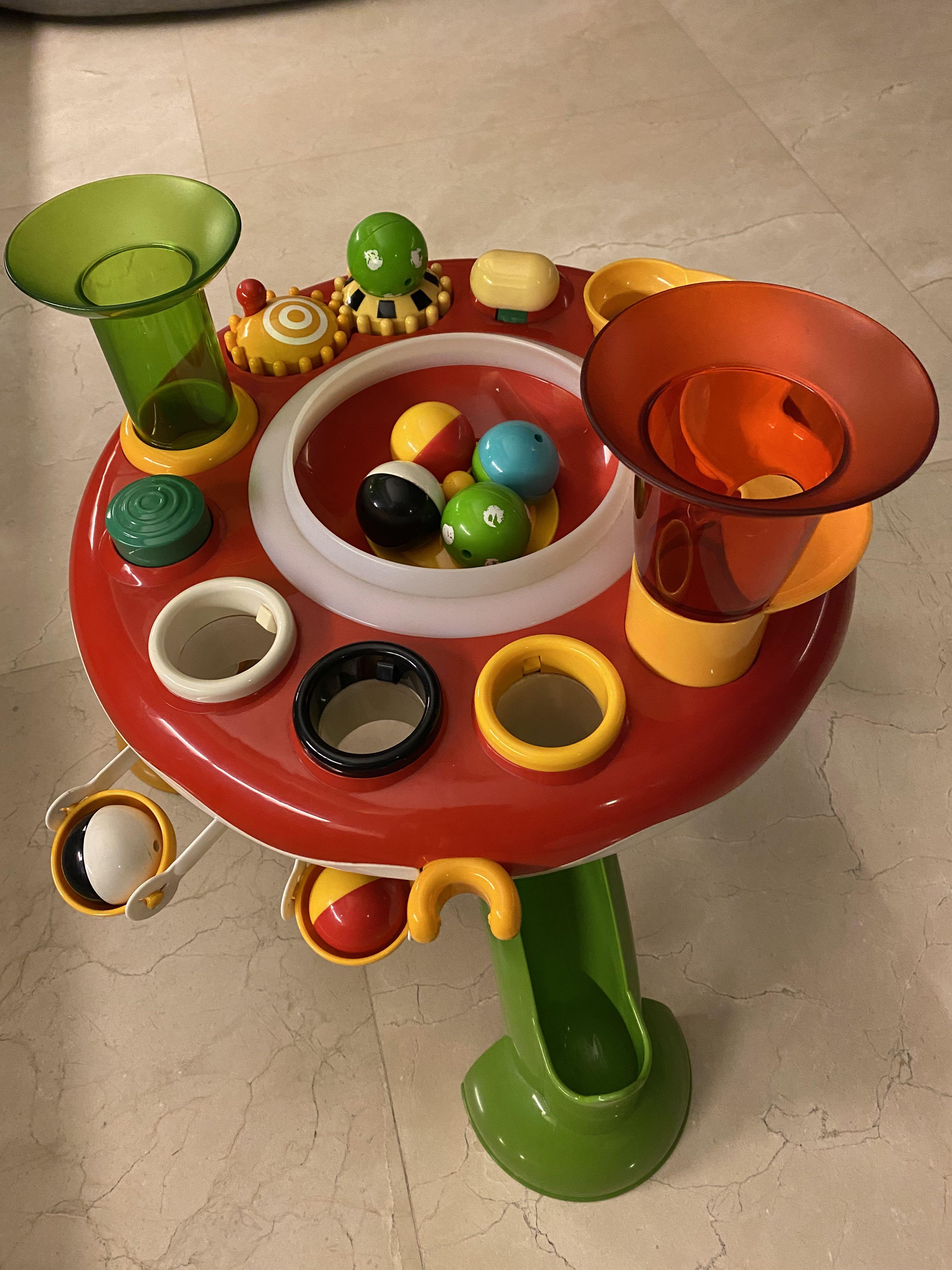 Early learning shop centre ball table