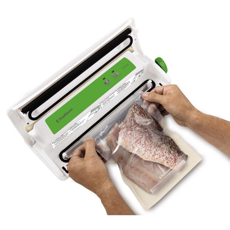 FoodSaver Vacuum Sealing System V2244, TV & Home Appliances, Kitchen