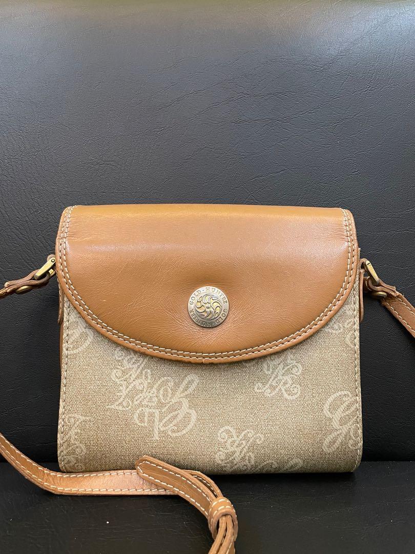 Gold Hunter 💯 Original (Category: Cross-body Bags) located in Dagupan City. Submitted by thymeph (Listing ID 1142271392, Image 2). Description: Gold Hunter 💯 Original ✅good condition except for the strap ✅strap may be replaced 💕750pesos only.