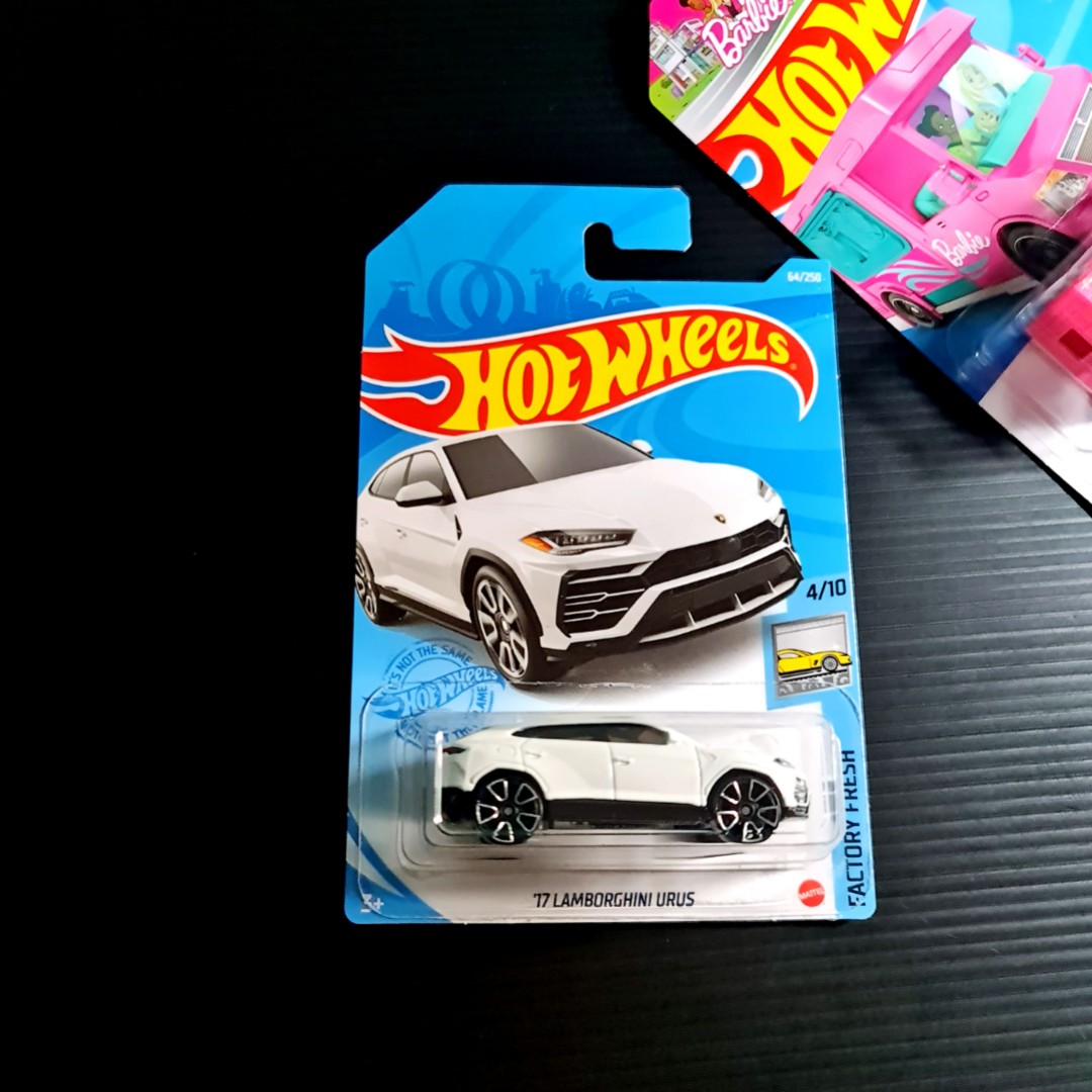 Hot Wheels '17 Lamborghini Urus Hotwheels Factory Fresh, Hobbies